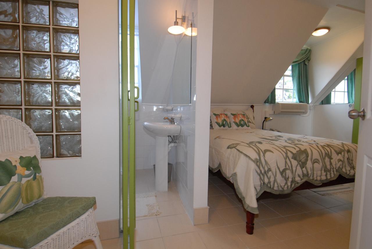 Deyna'S City Inn St. George's Екстериор снимка