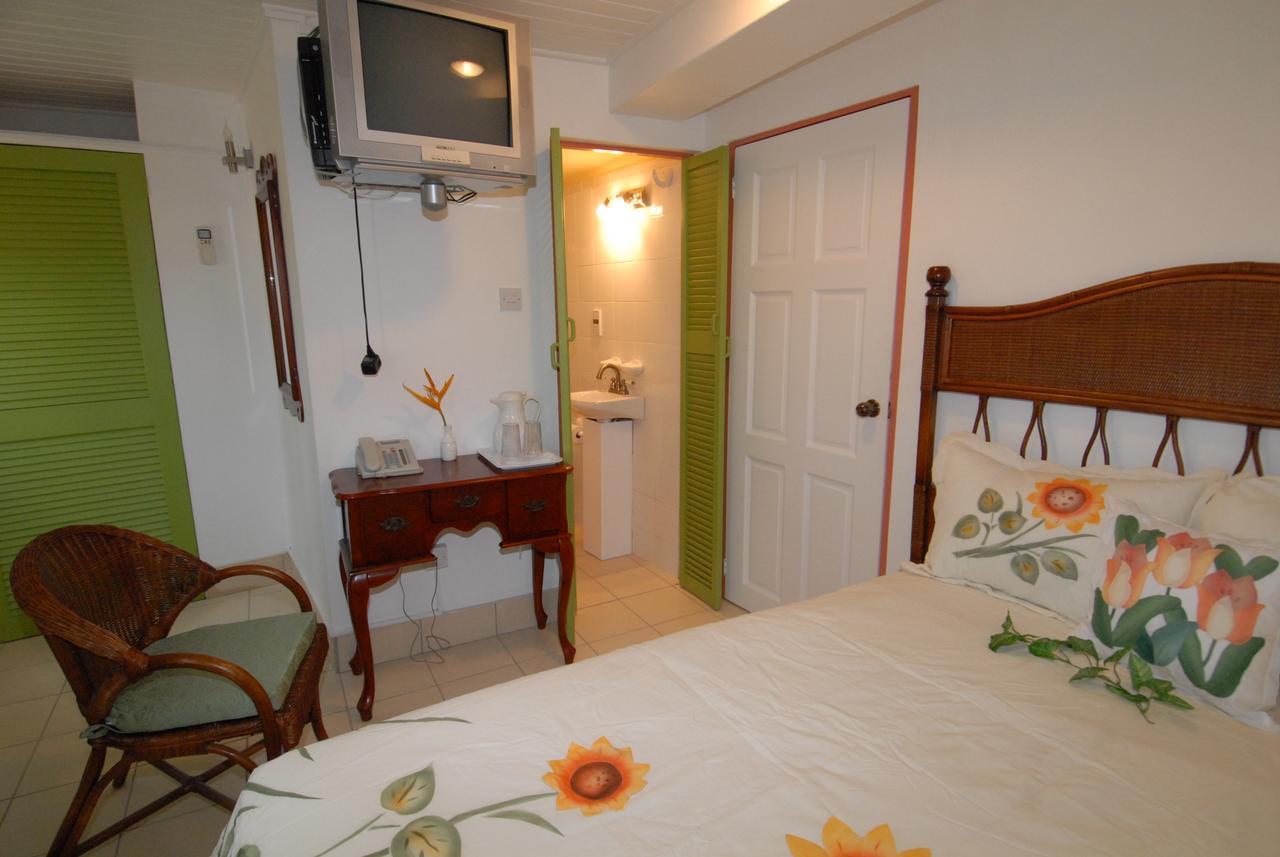 Deyna'S City Inn St. George's Екстериор снимка