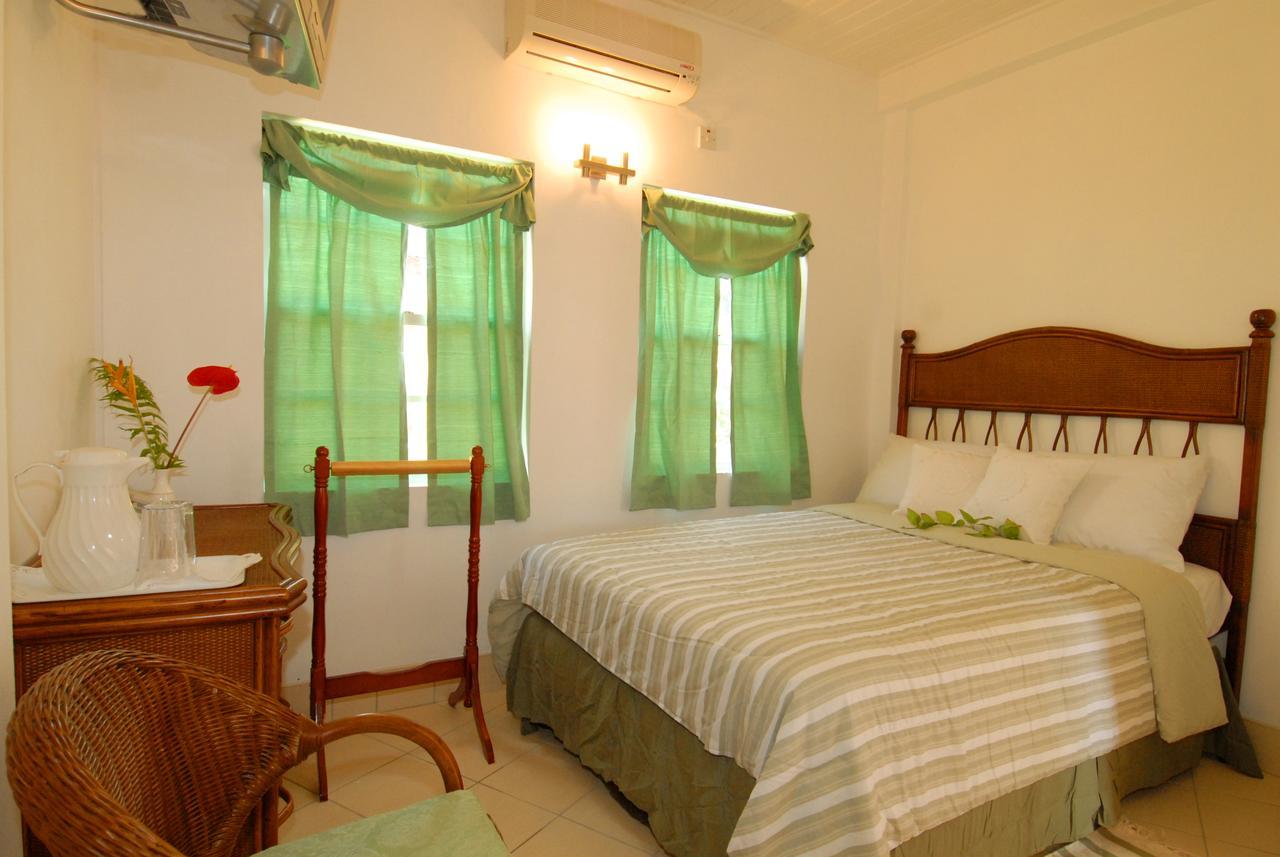 Deyna'S City Inn St. George's Екстериор снимка
