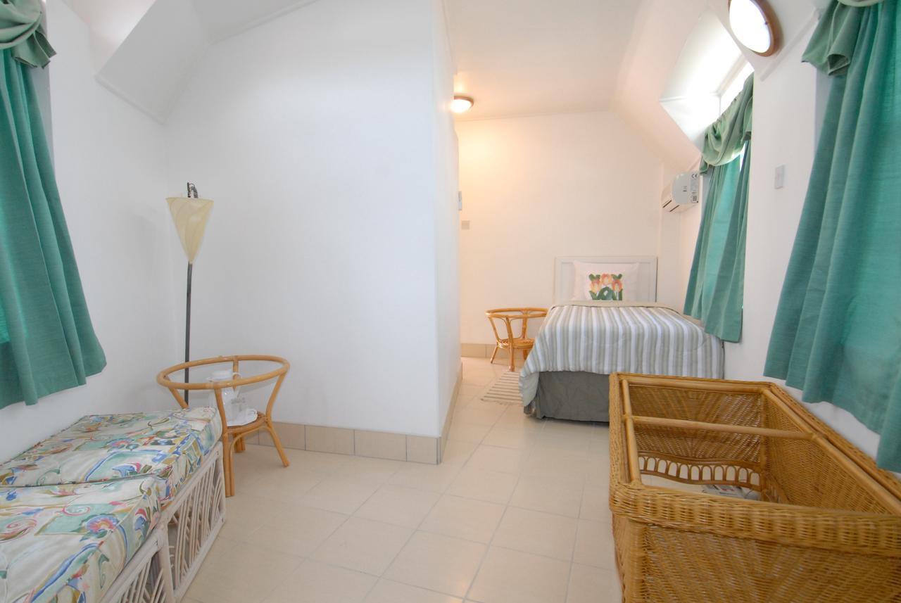 Deyna'S City Inn St. George's Екстериор снимка
