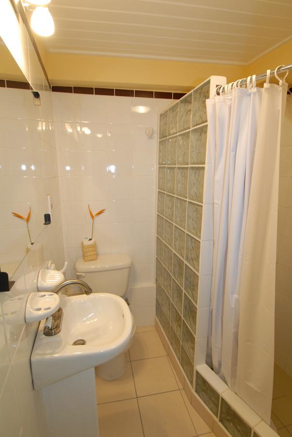 Deyna'S City Inn St. George's Екстериор снимка