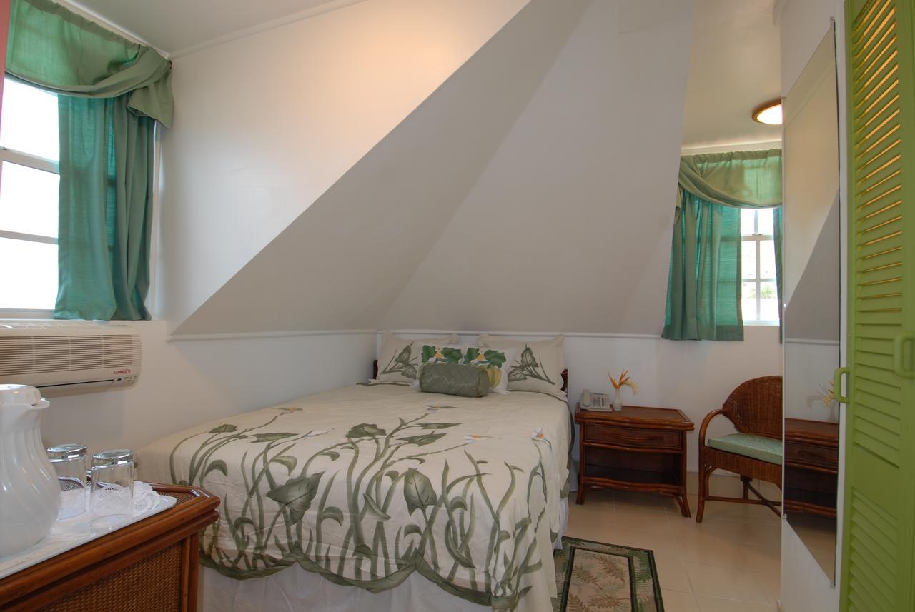 Deyna'S City Inn St. George's Екстериор снимка
