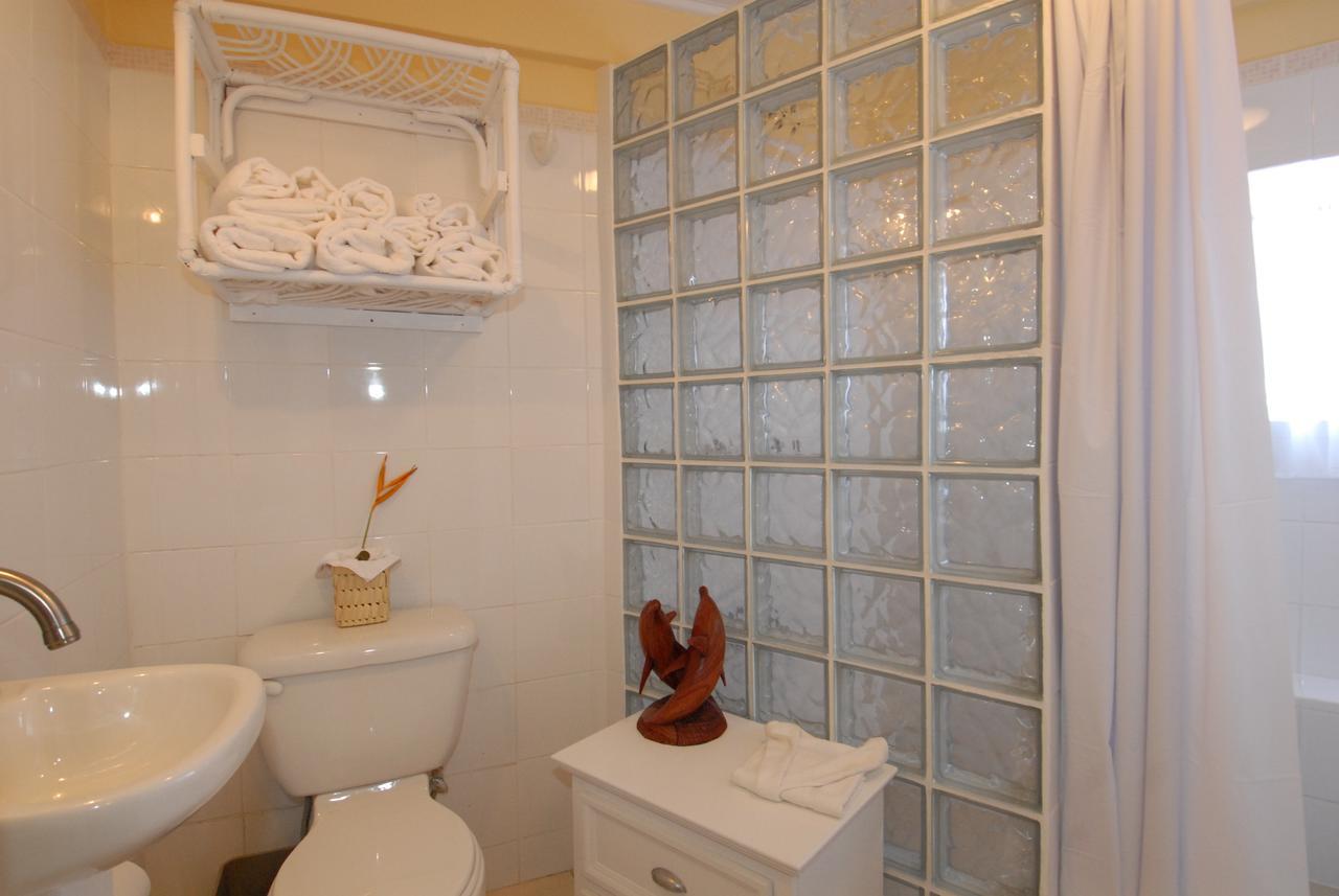 Deyna'S City Inn St. George's Екстериор снимка
